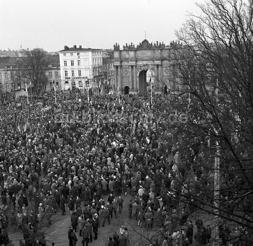 DDR-Fotoarchiv: Potsdam - Kundgebung zur neuen Verfassung in Potsdam