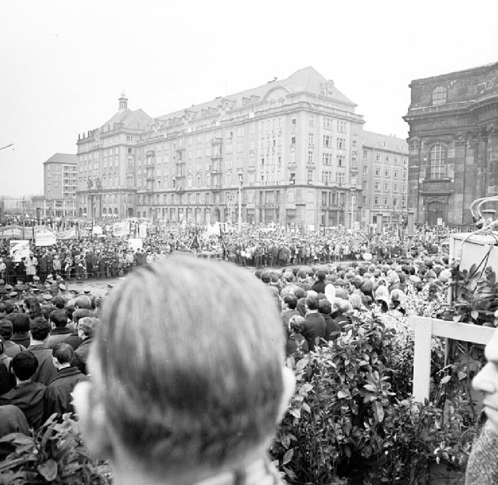 Dresden: Kundgebung zur Verfassung in Dresden