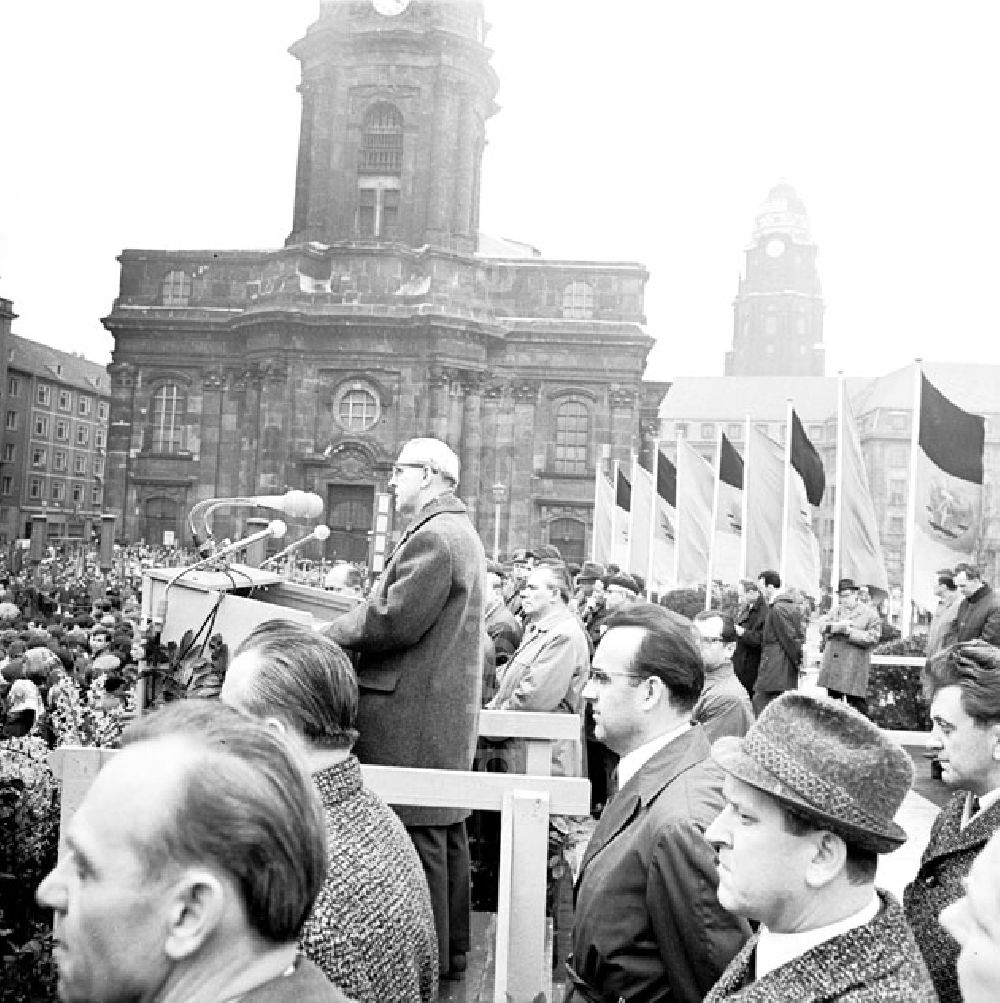 DDR-Bildarchiv: Dresden - Kundgebung zur Verfassung in Dresden