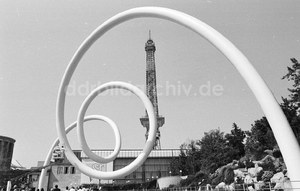 DDR-Fotoarchiv: Berlin - Kunst-Bau im Messegelände 29.07.92 Lange Umschlag 1086