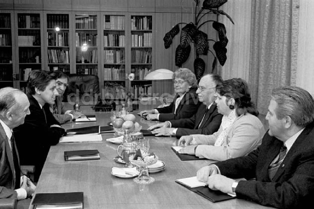 DDR-Bildarchiv: Berlin - 30.05.1986 Kurt Hager empfängt Waldemar Swirgon aus der Volksrep