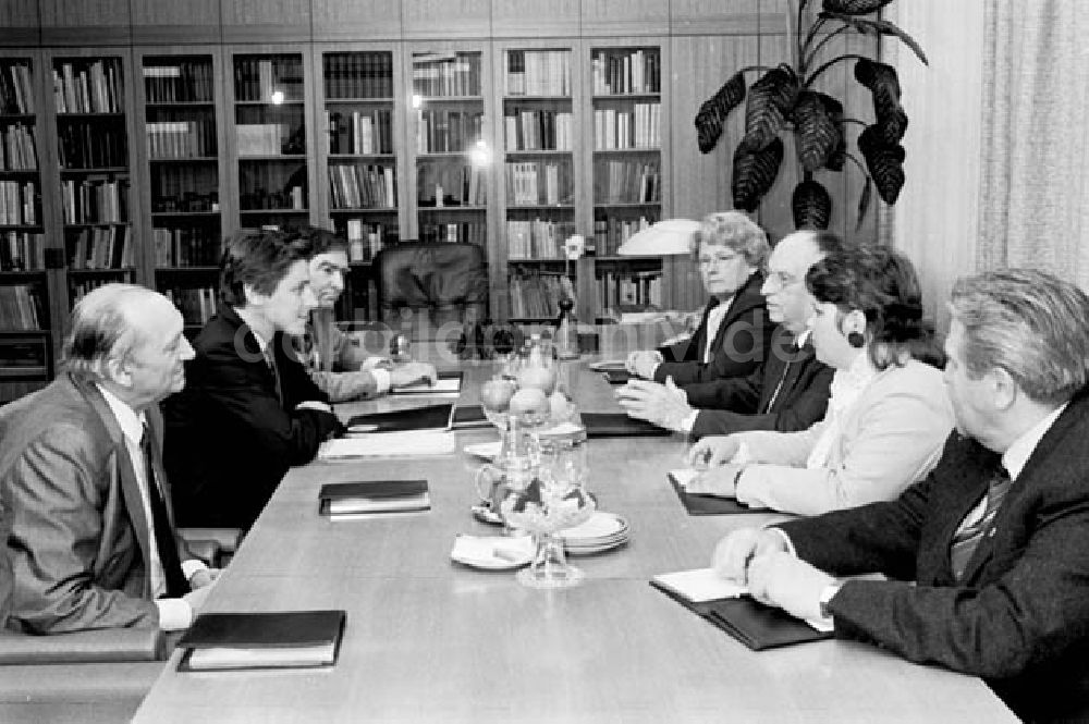 DDR-Fotoarchiv: Berlin - 30.05.1986 Kurt Hager empfängt Waldemar Swirgon aus der Volksrep