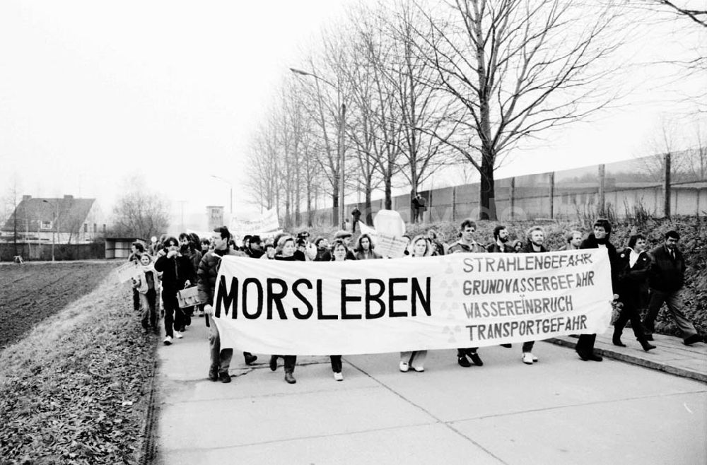 DDR-Bildarchiv: Sachsen-Anhalt - Land Sachsen-Anhalt Demo in Helmstedt und Morsleben Atomkraftgegener Foto:ND, Lenke Umschlag:253