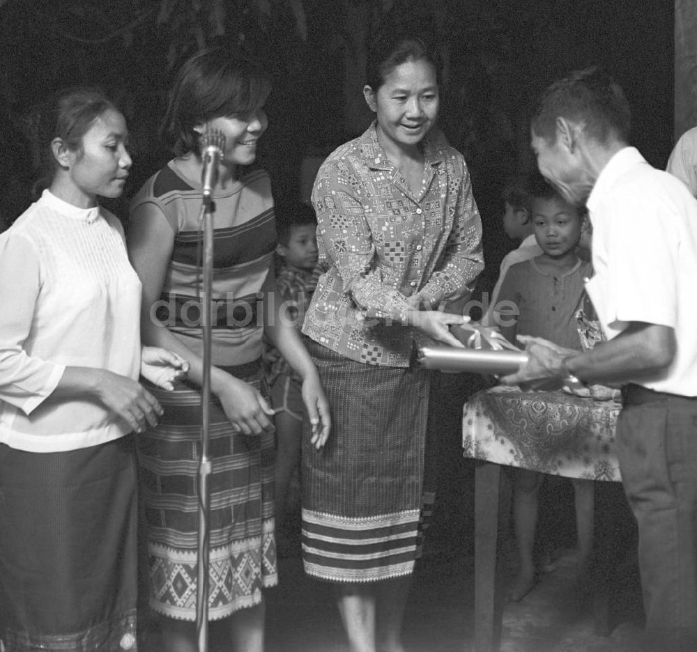 Vientiane: Laos historisch - Alphabetisierung 1976