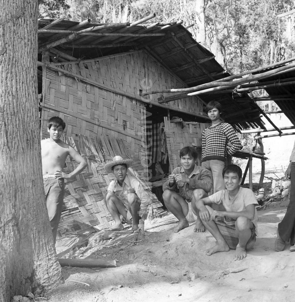 DDR-Fotoarchiv: Ang Nam Ngum - Laos historisch - Arbeitslager 1976