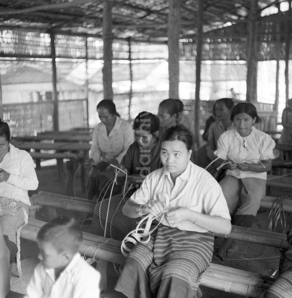 DDR-Fotoarchiv: Ang Nam Ngum - Laos historisch - Arbeitslager 1976