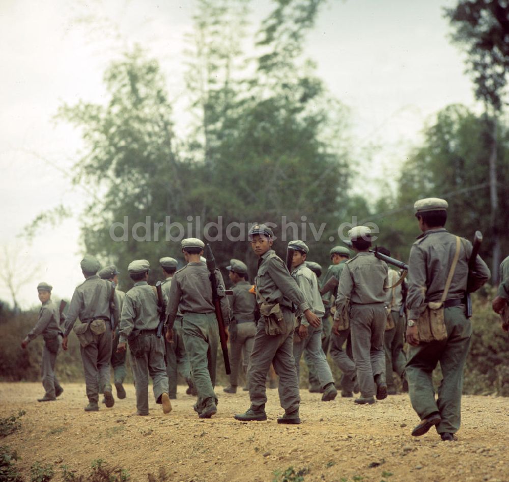 DDR-Fotoarchiv: Nam Ngum - Laos historisch - Armee 1976