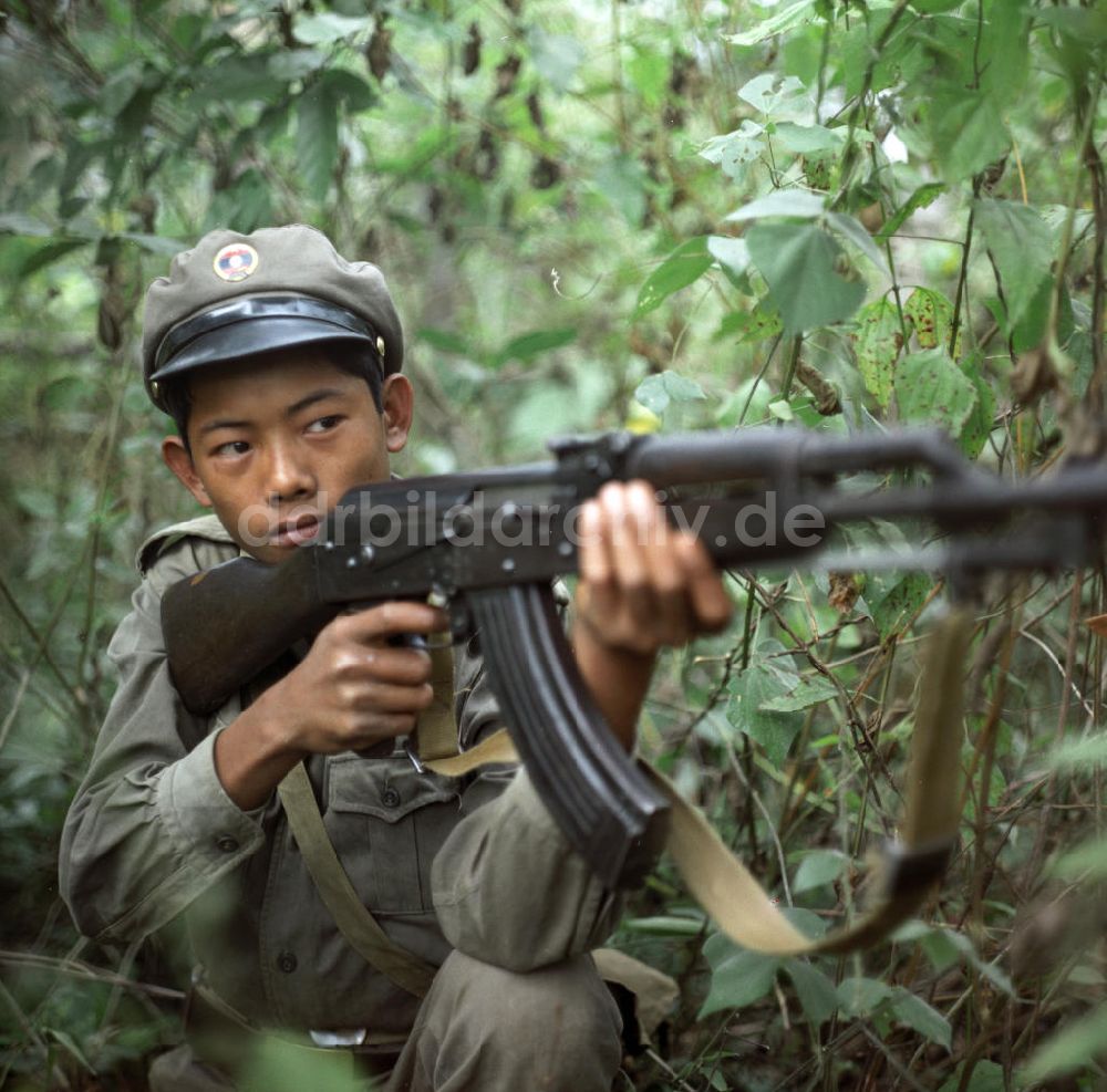 DDR-Fotoarchiv: Nam Ngum - Laos historisch - Armee 1976