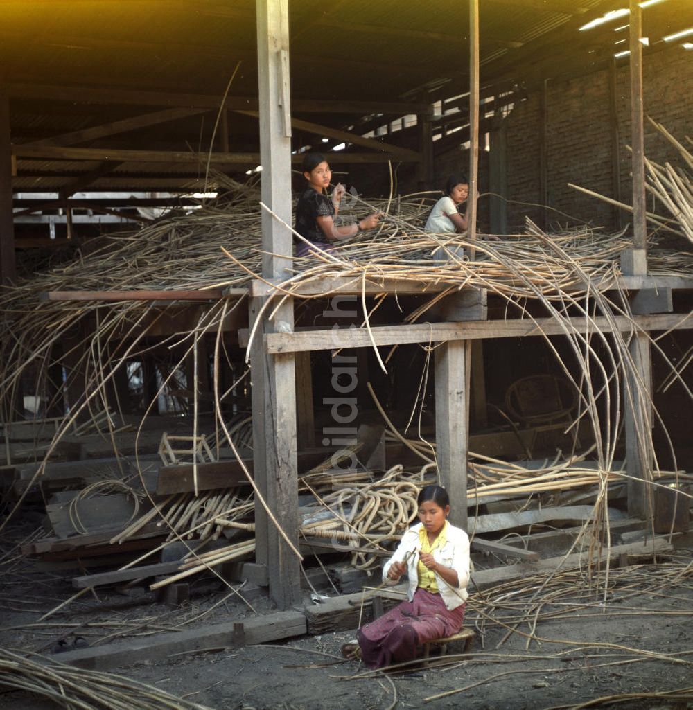 Vientiane: Laos historisch - Bambusfabrik 1976