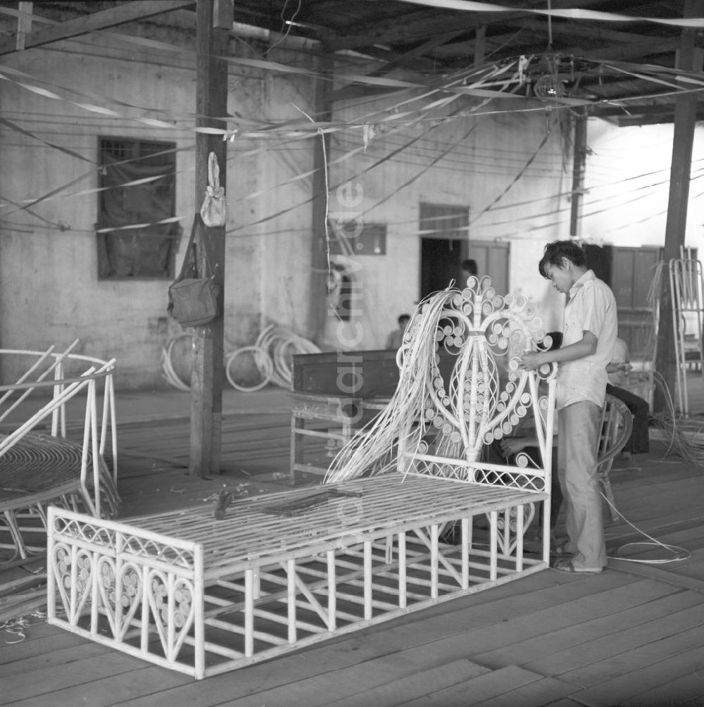 DDR-Fotoarchiv: Vientiane - Laos historisch - Bambusfabrik 1976