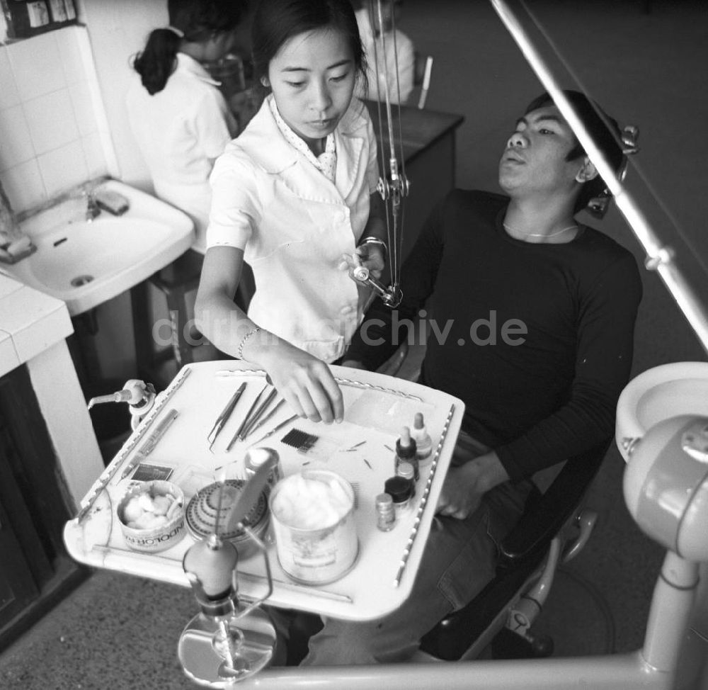 Vientiane: Laos historisch - Beim Zahnarzt 1976