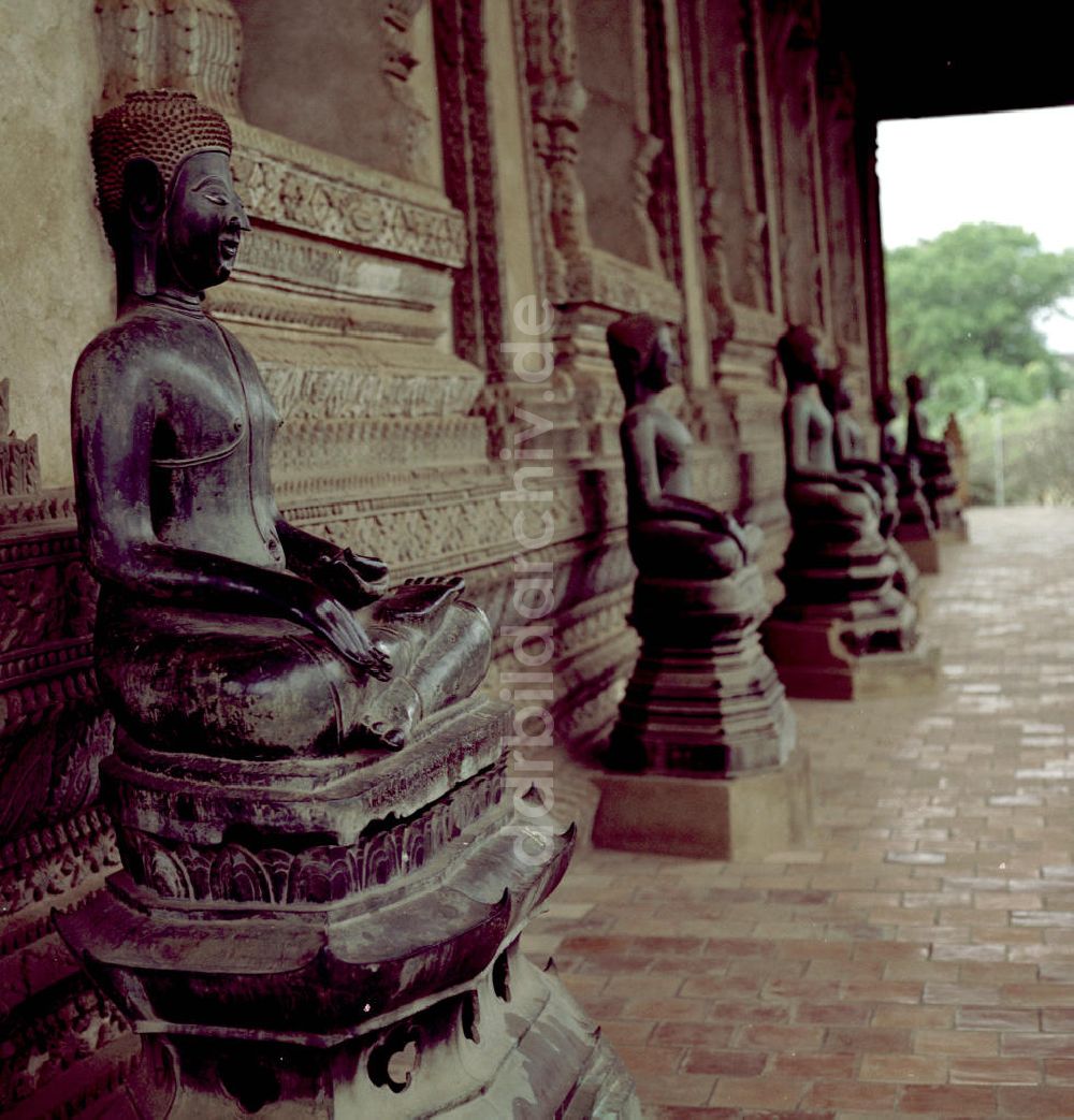 DDR-Fotoarchiv: Vientiane - Laos historisch - Buddha-Statue 1977
