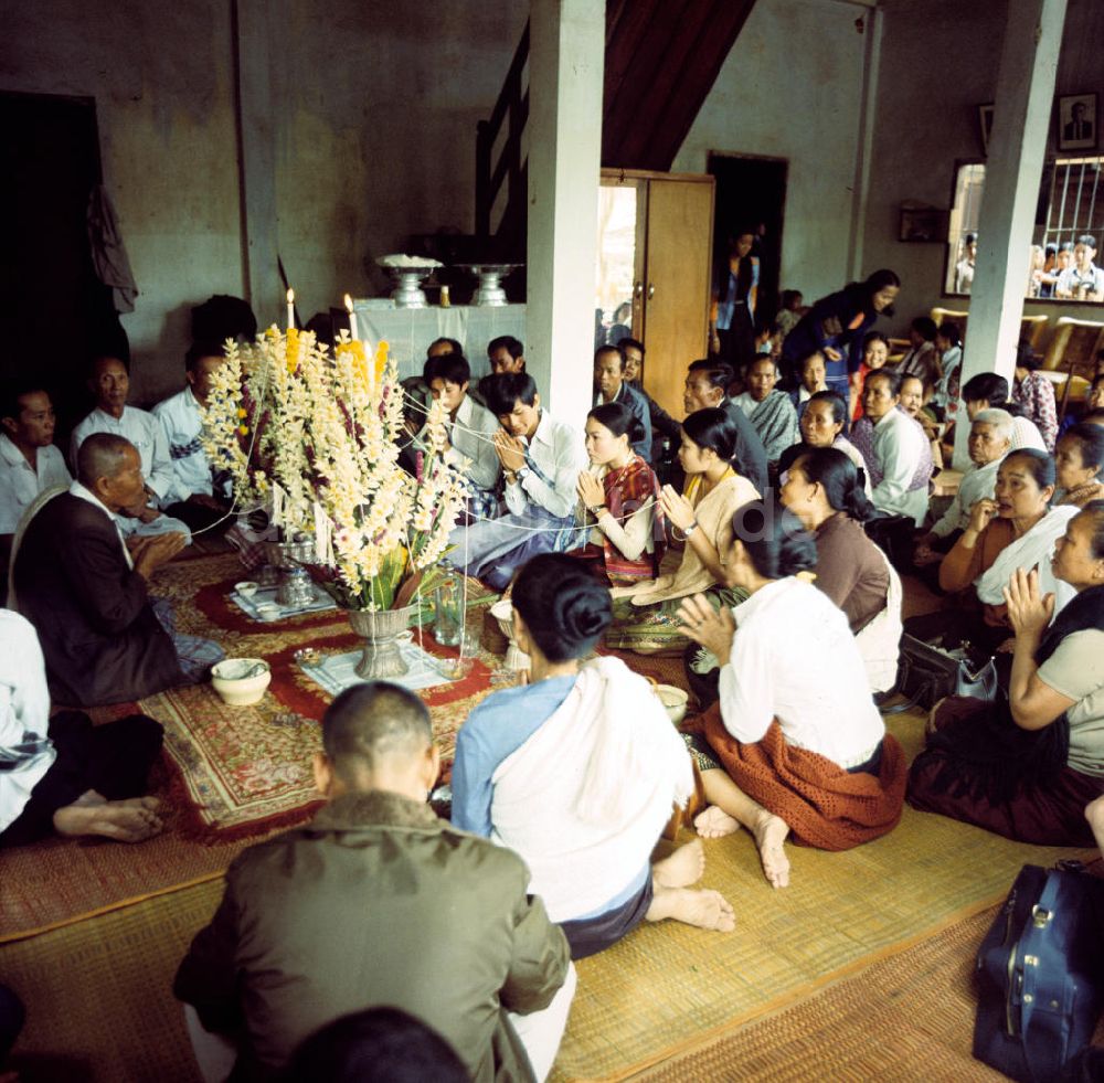 DDR-Fotoarchiv: Vientiane - Laos historisch - Buddhistische Hochzeit 1976