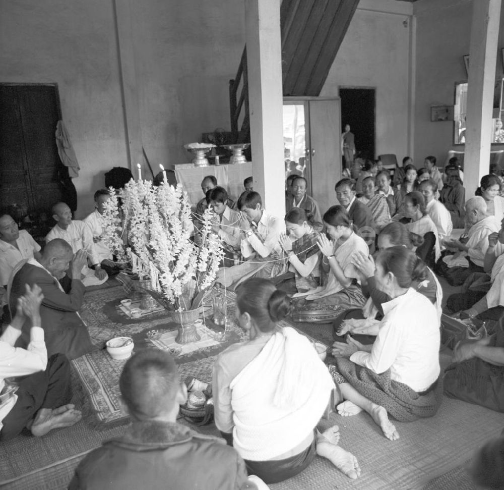 DDR-Fotoarchiv: Vientiane - Laos historisch - Buddhistische Hochzeit 1976
