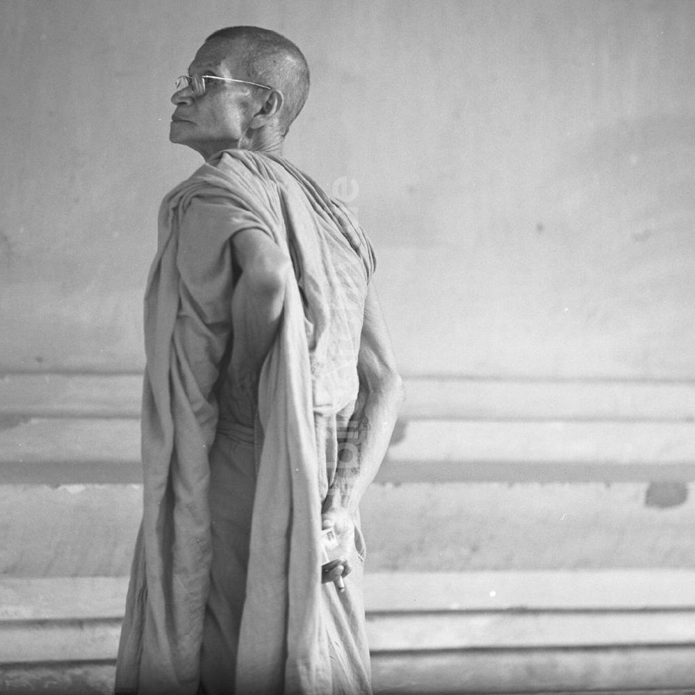 Vientiane: Laos historisch - Buddhistischer Mönch 1976