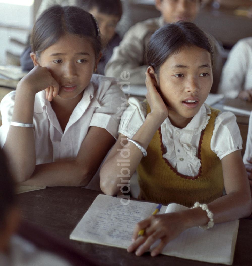 Vientiane: Laos historisch - Dorfschule 1976