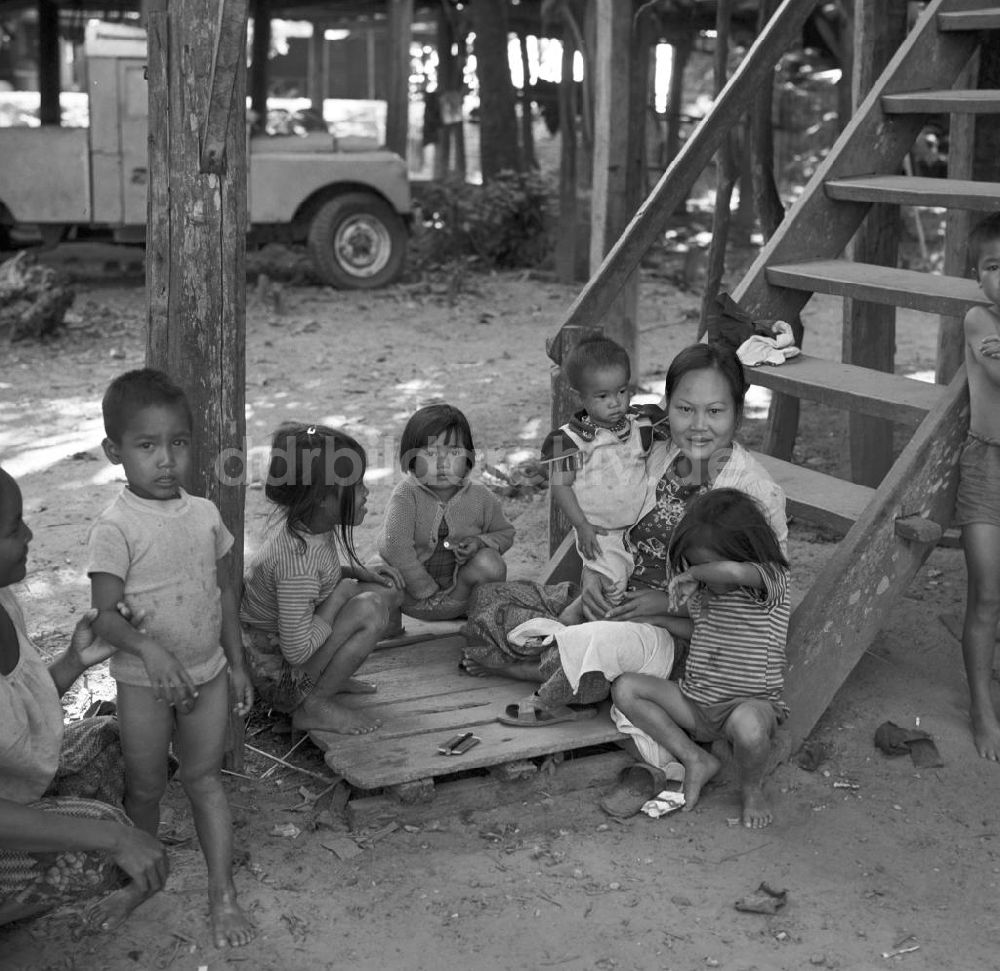 Vientiane: Laos historisch - Familie 1976