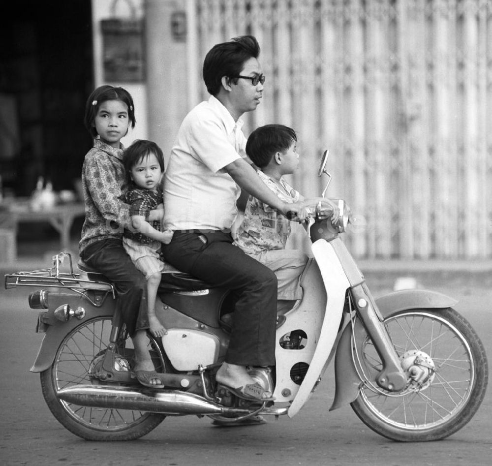Vientiane: Laos historisch - Familie 1977