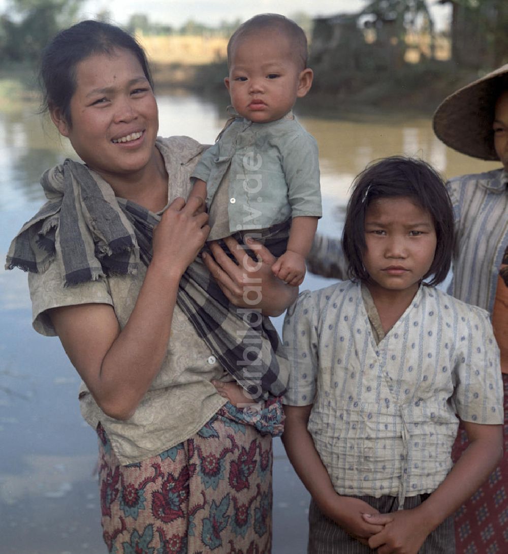 Nam Ngum: Laos historisch - Fischerinnen 1976