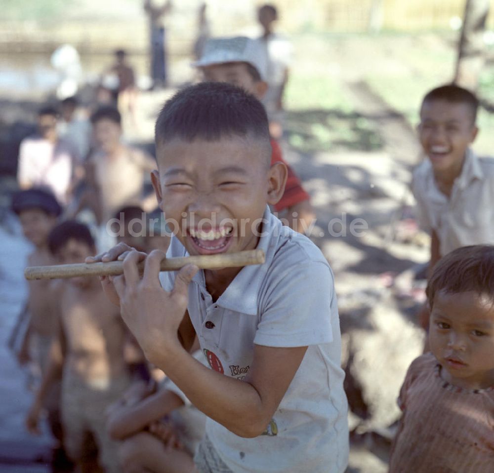 Vientiane: Laos historisch - Flötenspieler 1976