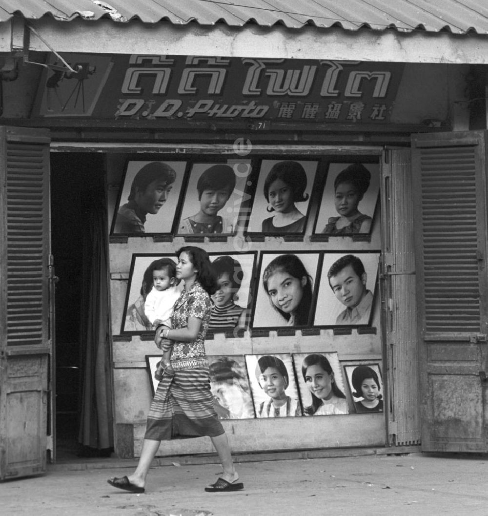 DDR-Fotoarchiv: Vientiane - Laos historisch - Fotoladen in Vientiane 1976