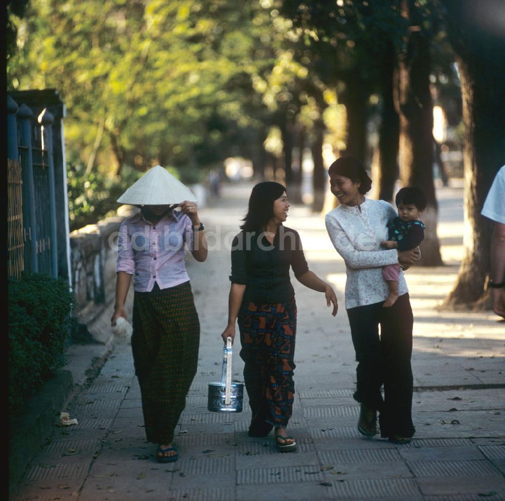 DDR-Fotoarchiv: Vientiane - Laos historisch - Frauen 1976