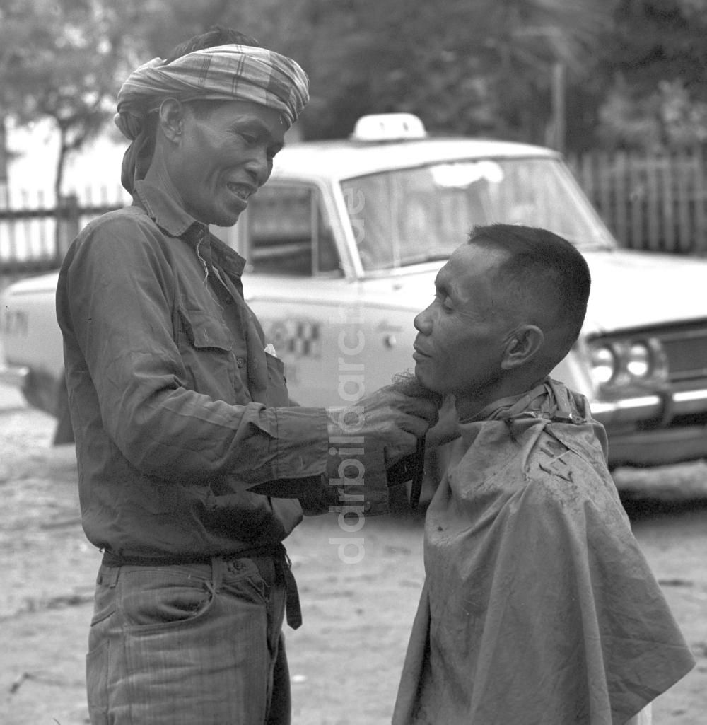 Vientiane: Laos historisch - Friseur 1976
