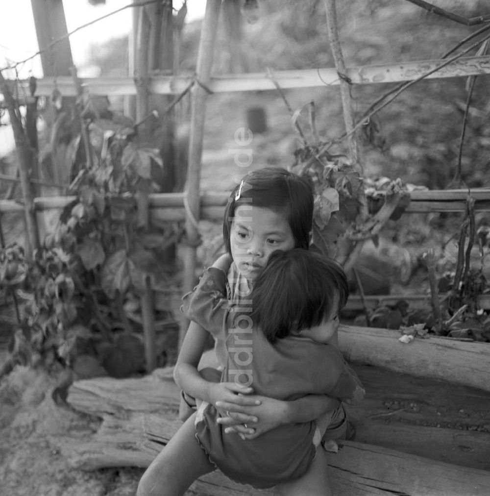 DDR-Bildarchiv: Vientiane - Laos historisch - Kinder 1976