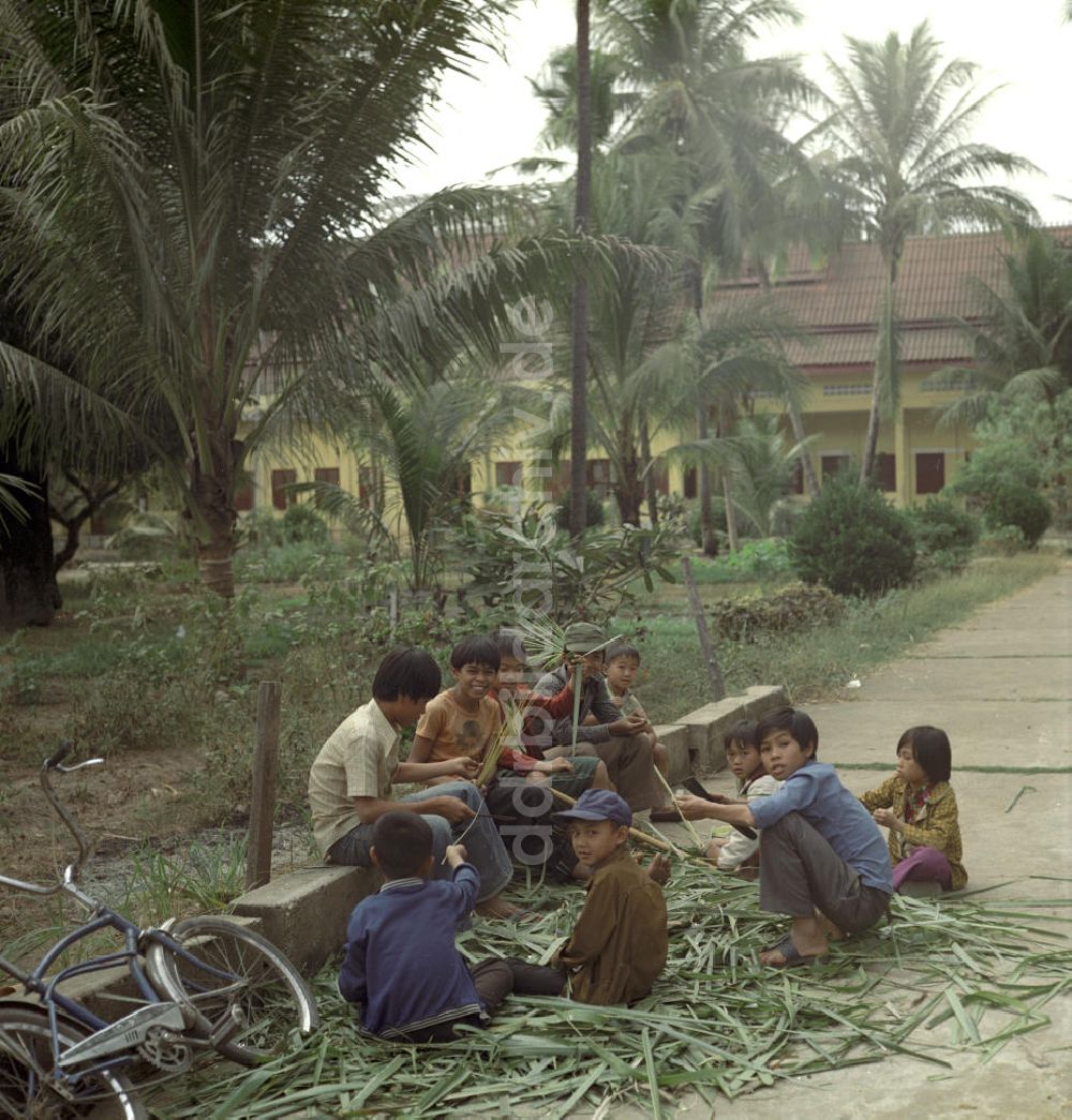 Vientiane: Laos historisch - Kinder 1976