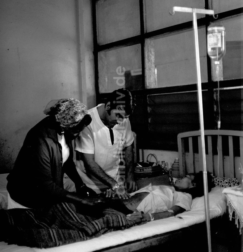 Vientiane: Laos historisch - Krankenhaus 1977