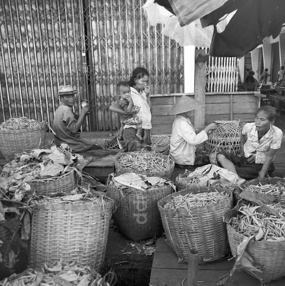 DDR-Bildarchiv: Vientiane - Laos historisch - Markt 1976