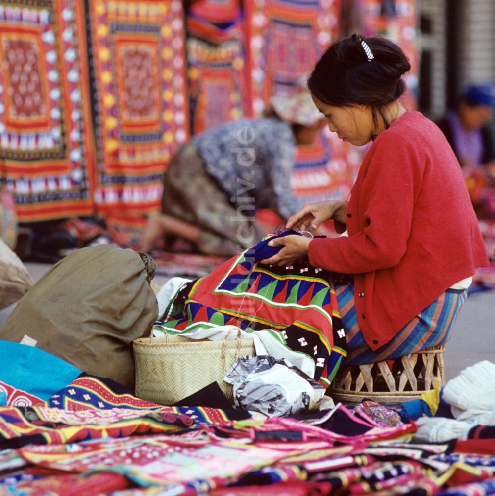 Vientiane: Laos historisch - Meos verkaufen Decken 1976