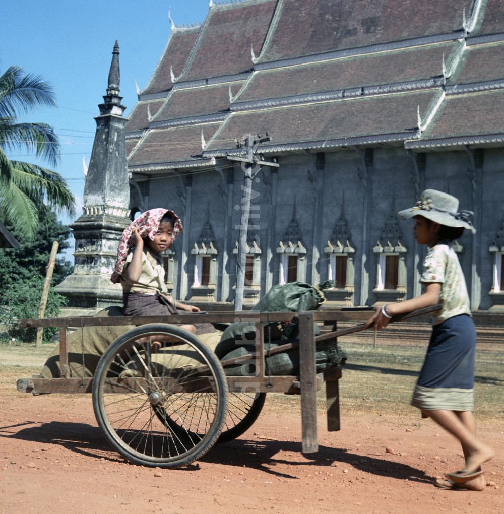 DDR-Bildarchiv: Vientiane - Laos historisch - Pha That Luang in Vientiane 1976