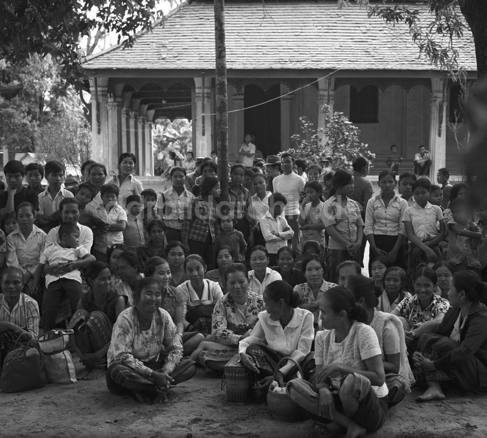 DDR-Bildarchiv: Vientiane - Laos historisch - Rückkehr 1976