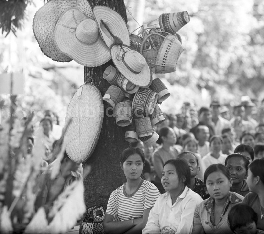 DDR-Fotoarchiv: Vientiane - Laos historisch - Rückkehr 1976