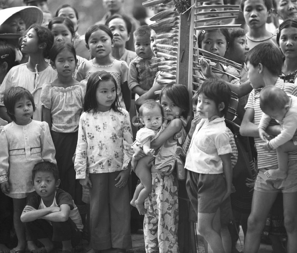 DDR-Bildarchiv: Vientiane - Laos historisch - Rückkehr 1976