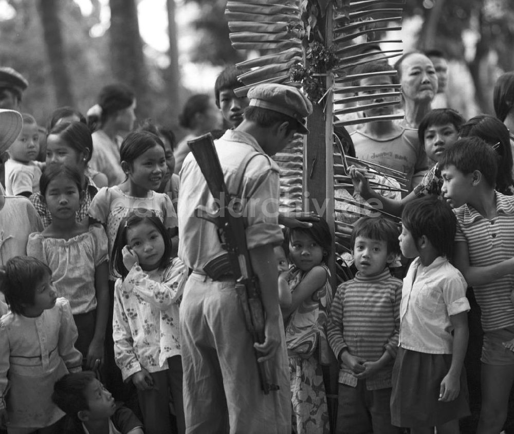 DDR-Fotoarchiv: Vientiane - Laos historisch - Rückkehr 1976