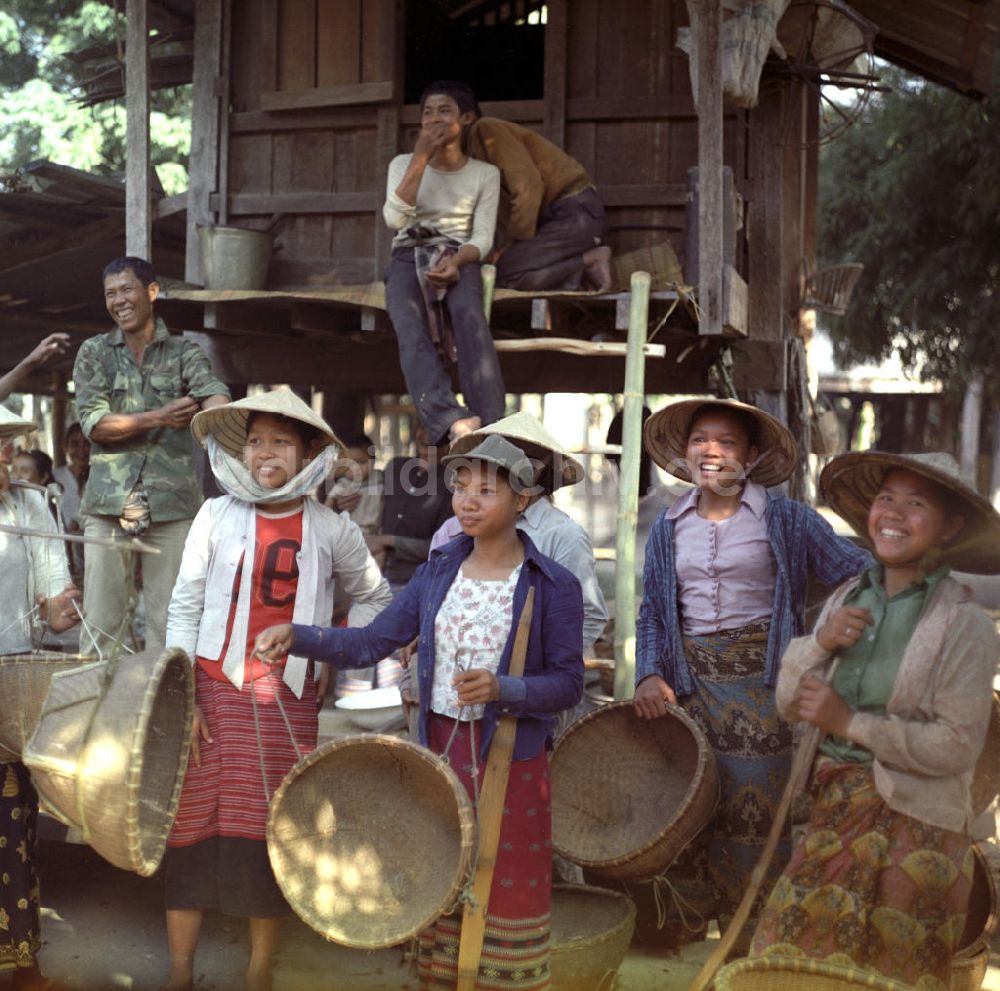 DDR-Fotoarchiv: Vientiane - Laos historisch - Reisablieferungsstelle 1976