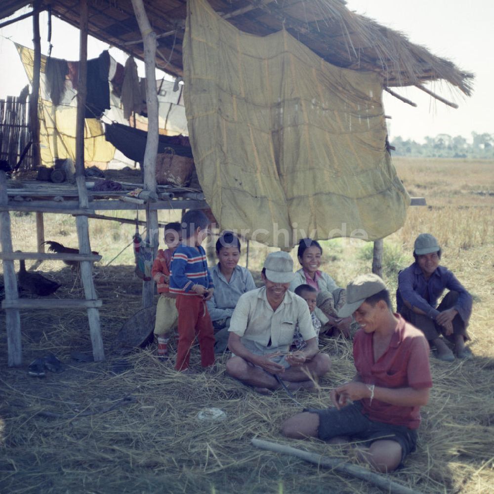 DDR-Bildarchiv: Vientiane - Laos historisch - Reisernte 1976