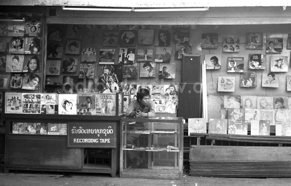 DDR-Fotoarchiv: Vientiane - Laos historisch - Schallplatten 1976