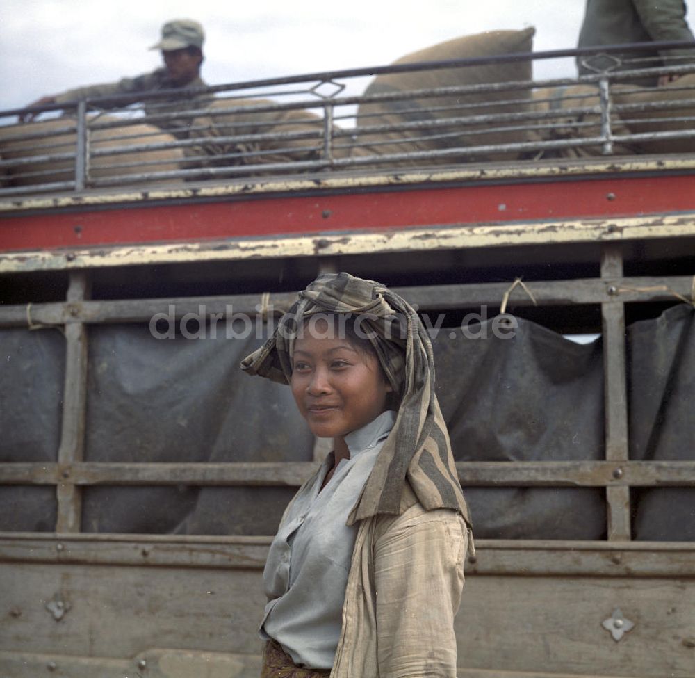 DDR-Bildarchiv: Vientiane - Laos historisch - Straßenszene 1977