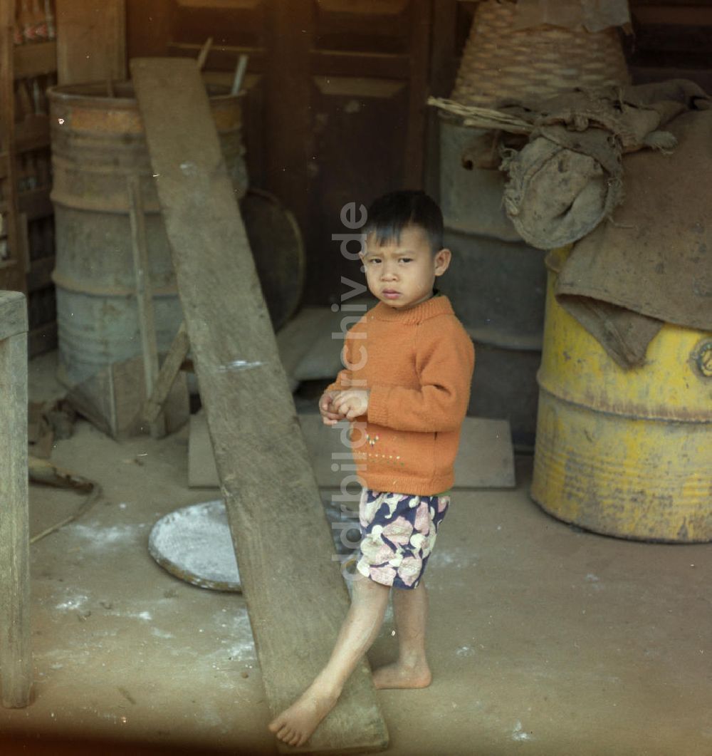 DDR-Fotoarchiv: Vientiane - Laos historisch - Straßenszene 1976