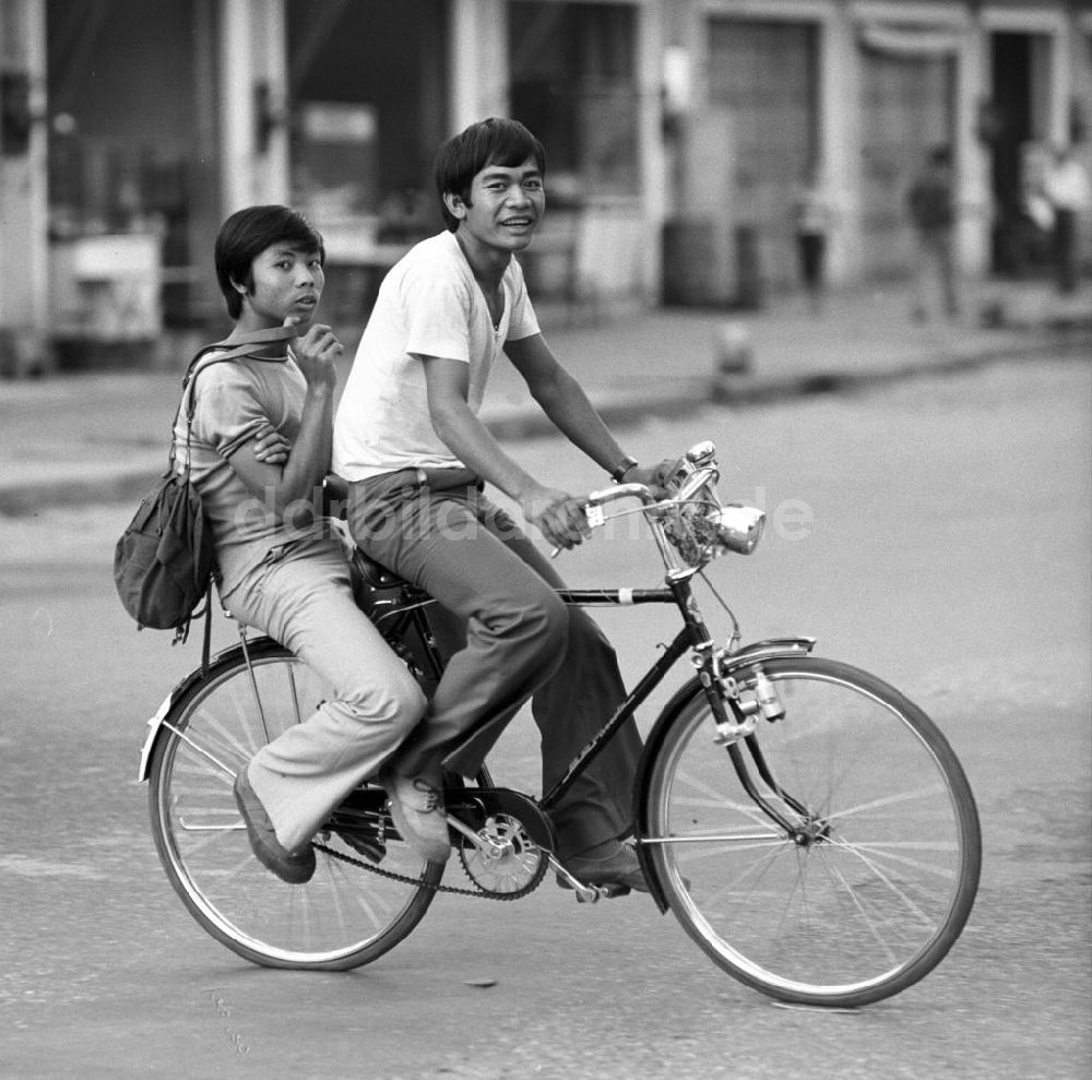 DDR-Bildarchiv: Vientiane - Laos historisch - Straßenszene in Vientiane 1976