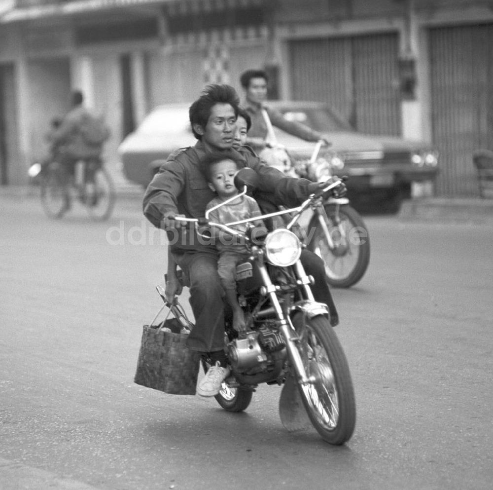DDR-Fotoarchiv: Vientiane - Laos historisch - Straßenszene in Vientiane 1976