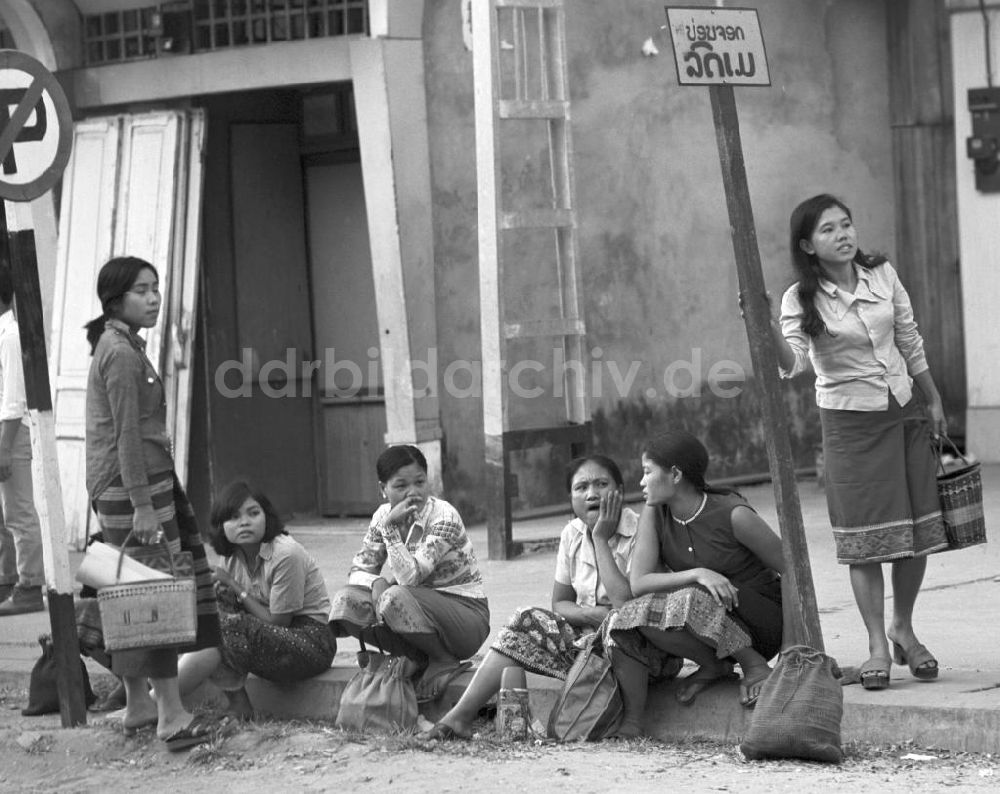 Vientiane: Laos historisch - Straßenszene in Vientiane 1976
