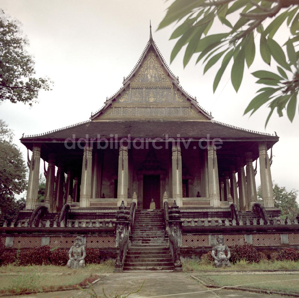 DDR-Bildarchiv: Vientiane - Laos historisch - Tempel 1977