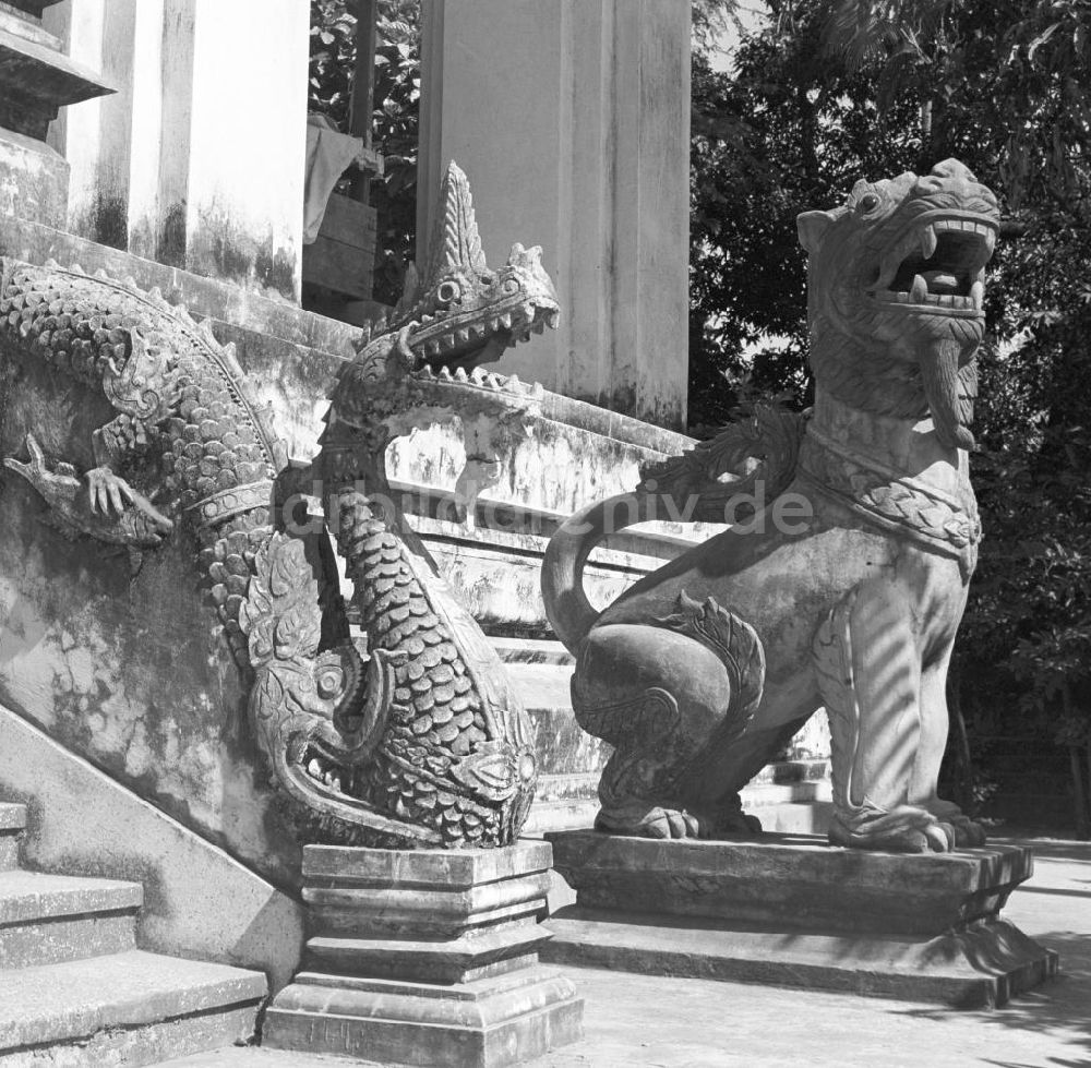DDR-Bildarchiv: Vientiane - Laos historisch - Tempelwächter in Vientiane 1976