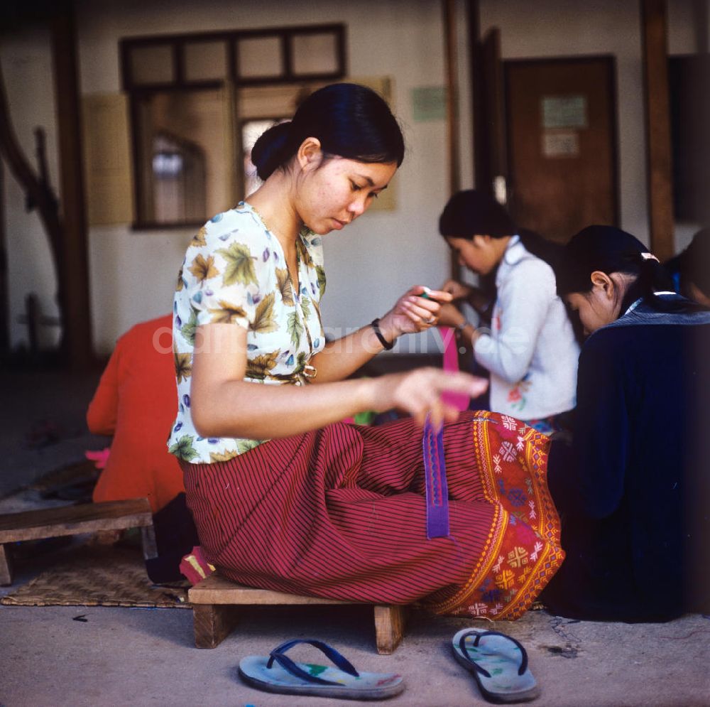 Vientiane: Laos historisch - Weberei 1976