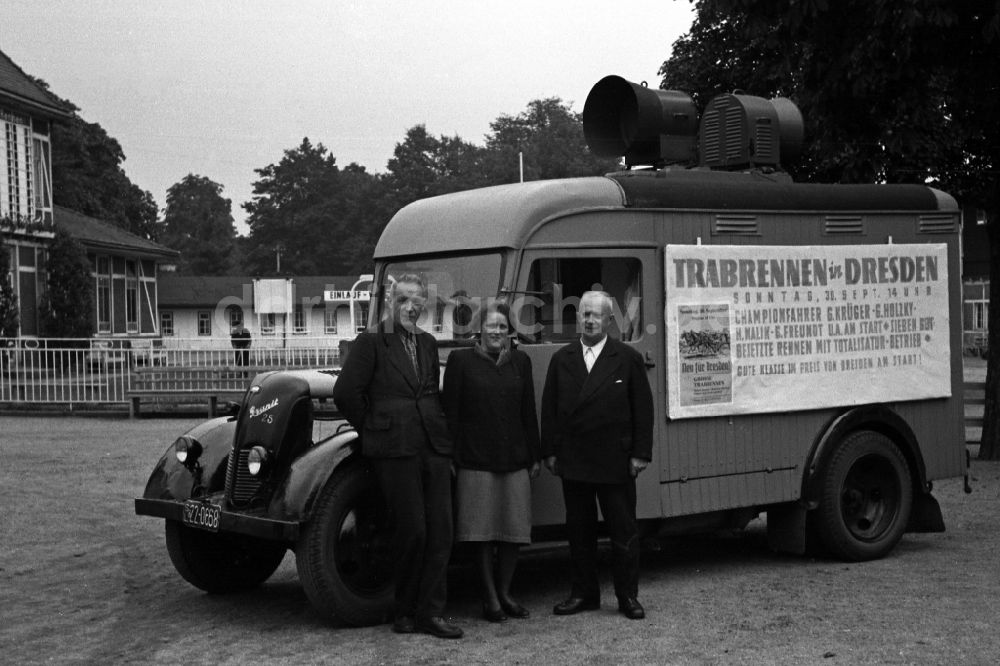 DDR-Bildarchiv: Dresden - Lautsprecherwagen Phänomen Granit 25 in Dresden im Bundesland Sachsen auf dem Gebiet der ehemaligen DDR, Deutsche Demokratische Republik