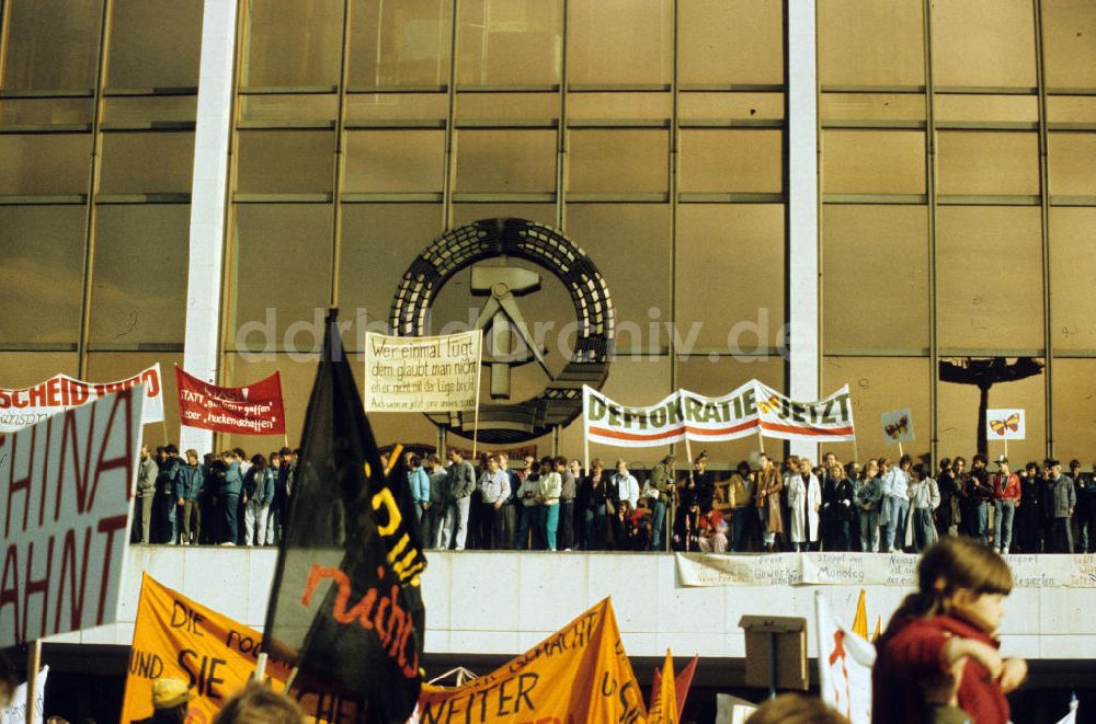 DDR-Fotoarchiv: Berlin - Legendäre Großdemonstration zur Reformation der DDR